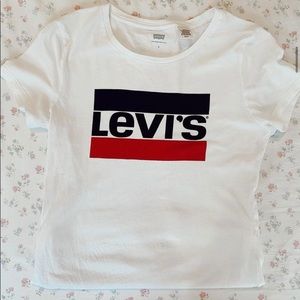 Levi’s tee